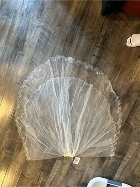 Classic Sheer Bridal Veil with Metal Comb - champagne